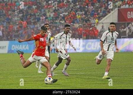 Bashundhara Kings schaffte es schließlich, Mohun Bagan SG im AFC Cup zu besiegen, indem sie dem indischen Outfit in ihrem entscheidenden Sieg 2-1 eine hinter-zurück-Niederlage übergaben Stockfoto