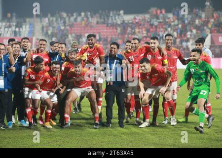 Die Spieler der Bashundhara Kings feiern, nachdem sie im AFC Cup 2023-24 in der Gruppe D in der Bashundhara Kings Arena gegen Mohun Bagan gewonnen haben Stockfoto