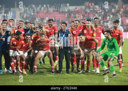 Die Spieler der Bashundhara Kings feiern, nachdem sie im AFC Cup 2023-24 in der Gruppe D in der Bashundhara Kings Arena gegen Mohun Bagan gewonnen haben Stockfoto