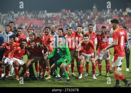 Die Spieler der Bashundhara Kings feiern, nachdem sie im AFC Cup 2023-24 in der Gruppe D in der Bashundhara Kings Arena gegen Mohun Bagan gewonnen haben Stockfoto