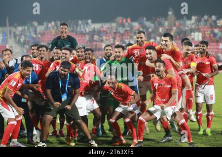 Die Spieler der Bashundhara Kings feiern, nachdem sie im AFC Cup 2023-24 in der Gruppe D in der Bashundhara Kings Arena gegen Mohun Bagan gewonnen haben Stockfoto