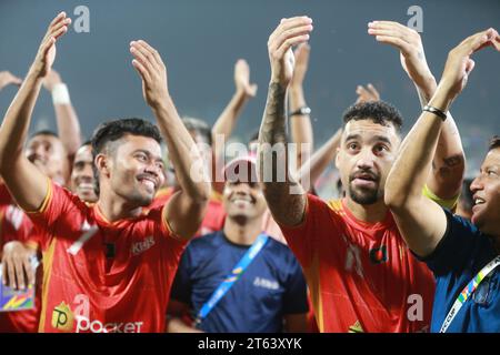 Die Spieler der Bashundhara Kings feiern, nachdem sie im AFC Cup 2023-24 in der Gruppe D in der Bashundhara Kings Arena gegen Mohun Bagan gewonnen haben Stockfoto