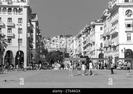 Thessaloniki, Griechenland - 22. September 2023 : Panoramablick auf den beliebten Hauptplatz der Stadt Thessaloniki, den Aristotelous-Platz Stockfoto