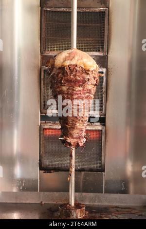 Kebabs werden in marakesch marokko zubereitet Stockfoto