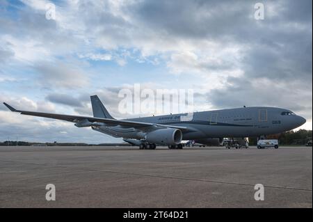 Ein Militärflugzeug des Typs Airbus A330 Multi Role Tanker Transport (MRTT) der französischen Luftwaffe. Stockfoto