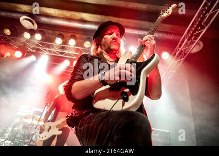 Oslo, Norwegen. Oktober 2023. Die schwedische Hard-Rock-Band Eclipse spielt ein Live-Konzert in der Vulkan Arena im Rahmen des Oslo Rock fest 2023 in Oslo. Hier ist Gitarrist Magnus Henriksson live auf der Bühne zu sehen. (Foto: Gonzales Photo - Terje Dokken). Stockfoto