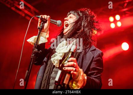 Oslo, Norwegen. Oktober 2023. Die schwedische Hard-Rock-Band Trench Dogs gibt ein Live-Konzert in der Vulkan Arena im Rahmen des Oslo Rock fest 2023 in Oslo. Hier ist Sänger Andy Hekkandi live auf der Bühne zu sehen. (Foto: Gonzales Photo - Terje Dokken). Stockfoto