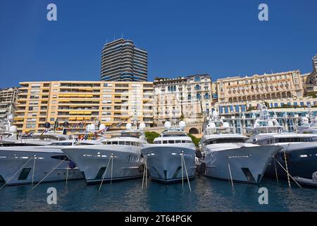 Superyachten und Motoryachten auf der Monaco Yacht Show. Stockfoto