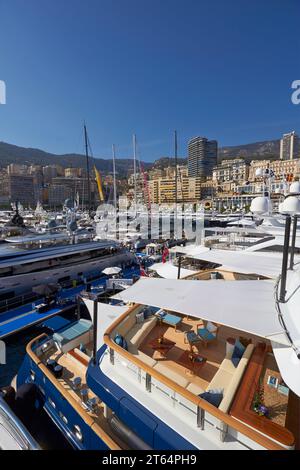 Superyachten und Motoryachten auf der Monaco Yacht Show. Stockfoto