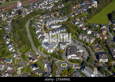 Luftaufnahme, Unterer Markt, Penny Supermarkt, Haus Habbecker Heide, Service-Wohnen Finnentrop, Finnentrop, Sauerland, Nordrhein-Westph Stockfoto