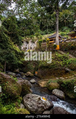 Königliche Gräber Von Gunung Kawi. Ein wunderschöner Komplex mit gemeißelten Steintempeln und Gräbern des Königs und seiner Verwandten. Der Hinduglaube an die Tropen Stockfoto