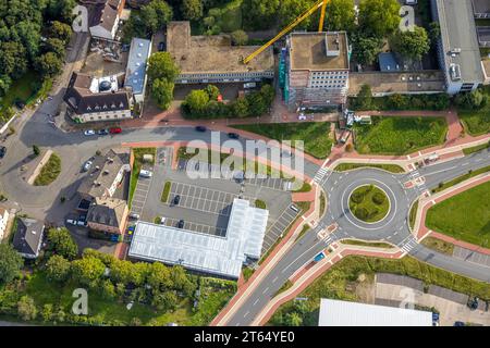 Luftaufnahme, Verkehrskreis Bismarckstraße mit roten Radwegen, am Holzplatz, Paul-Spiegel-Berufskolleg, Hervest, Dorsten, Ruhrgebiet, Nordrhein-Wes Stockfoto