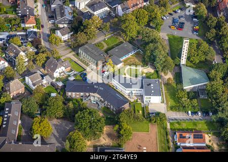 Luftaufnahme, Kreuzkirche, Familienzentrum Regenbogen, Paul-Gerhardt-Haus, Tisa Wohnhaus, Hervest, Dorsten, Ruhrgebiet, Nordrhein-Westfalen, GE Stockfoto