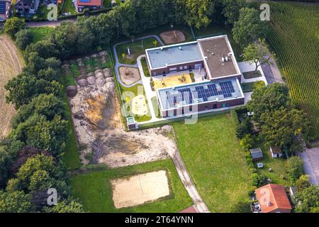 Aus der Vogelperspektive, neue St.. Katharina Kindergartengebäude in der Ziegelstraße, Hardt, Dorsten, Ruhrgebiet, Nordrhein-Westfalen, Deutschland, Bauarbeiten, B Stockfoto