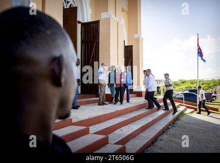 WILLEMSTAD - Prinzessin Beatrix besucht die Rif St. Marie-Hermanus-Nationalpark. Der viertägige Besuch der Prinzessin in Curacao und Aruba konzentriert sich auf den Schutz von Ökosystemen und sozialen Initiativen. ANP KOEN VAN WEEL niederlande aus - belgien aus Stockfoto