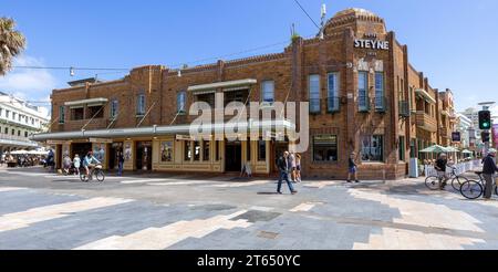 Das Steyne ist ein historisches Hotel, das seit 1890 in Manly, Sydney, NSW, Australien, eröffnet wurde Stockfoto