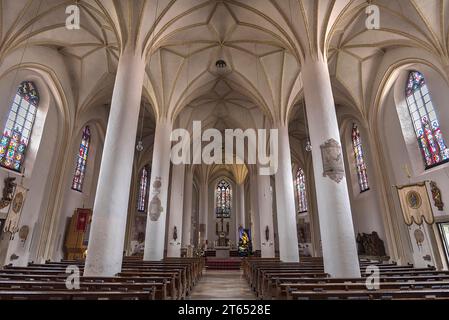 Inneres der Stadtpfarrkirche St. Jakob, Schrobenhausen, Oberbayern, Deutschland Stockfoto
