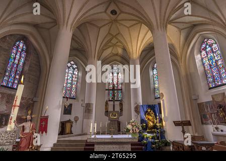 Inneres der Stadtpfarrkirche St. Jakob, Schrobenhausen, Oberbayern, Deutschland Stockfoto