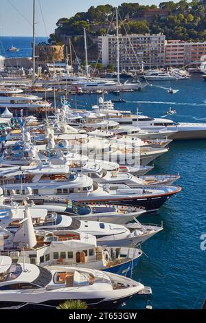 Superyachten und Motoryachten auf der Monaco Yacht Show. Stockfoto