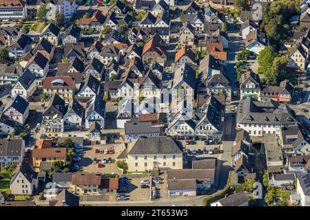 Luftaufnahme, Wohngegend im Stadtzentrum am Drostenplatz, Balve, Sauerland, Nordrhein-Westfalen, Deutschland, Preis, DE, Europa, Grundsteuer, Immobil Stockfoto