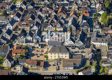 Luftaufnahme, Wohngegend im Stadtzentrum am Drostenplatz, Balve, Sauerland, Nordrhein-Westfalen, Deutschland, Preis, DE, Europa, Grundsteuer, Immobil Stockfoto