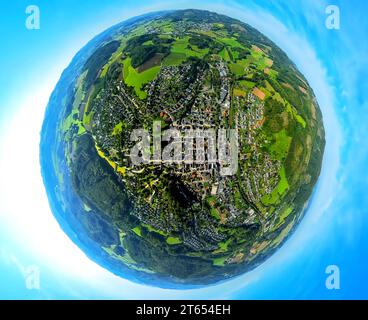 Luftaufnahme, Stadtzentrum von Balve, Erdkugel, Fischaugenbild, 360-Grad-Bild, Tiny World, Balve, Sauerland, Nordrhein-Westfalen, Deutschland, 360 Grad Stockfoto