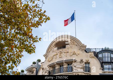 Fassade des Lutetia Hotels. Das Lutetia ist ein luxuriöses Jugendstilhotel am Boulevard Raspail im 6. Arrondissement von Paris, Frankreich Stockfoto