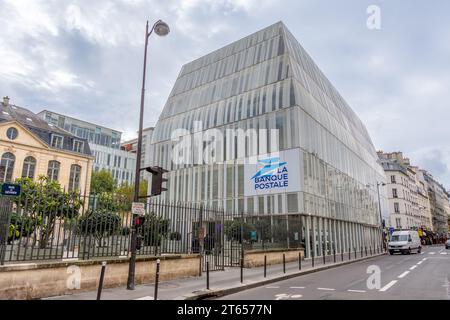 Außenansicht des Hauptquartiers der Banque Postale. La Banque Postale ist eine französische öffentliche Bank, eine Tochtergesellschaft der La Poste-Gruppe Stockfoto