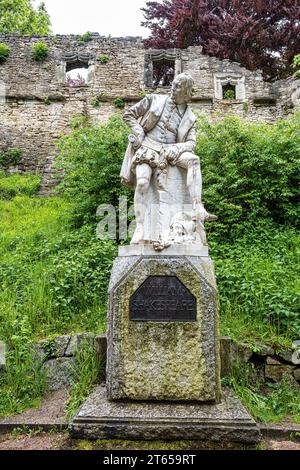 Denkmal von William Shakespeare im öffentlichen Park am Fluss Ilm in Weimar, Thüringen. Deutschland. Die einzige Statue von William Shakespeare auf der Europameisterschaft Stockfoto