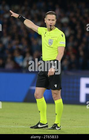 Neapel, Italien. November 2023. Danny Makkelle als Schiedsrichter für die UEFA Champions League zwischen SSC Napoli und FC Union Berlin im Diego Armando Maradona Stadium Credit: Independent Photo Agency/Alamy Live News Stockfoto