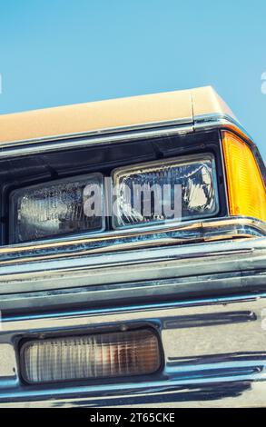 Scheinwerferdetail eines amerikanischen Oldtimers Stockfoto