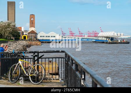 Seacombe Ferry Terminal, Wallasey, der Wirral am Fluss Mersey. Foto im Oktober 2023. Stockfoto