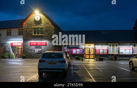 Die Hafenstation, für die Ffestiniog Railway, Porthmadog, Gwynedd. Foto im Oktober 2023. Stockfoto