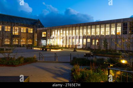 Bangor University Library, College Road, Bangor, Gwynedd, Nordwales. Bild im November 2023. Stockfoto