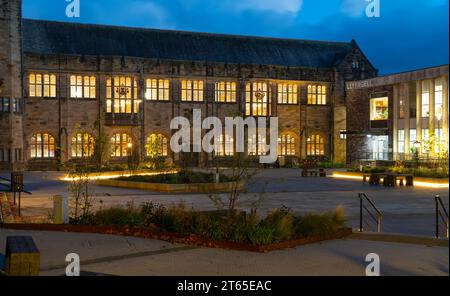 Bangor University Library, College Road, Bangor, Gwynedd, Nordwales. Bild im November 2023. Stockfoto