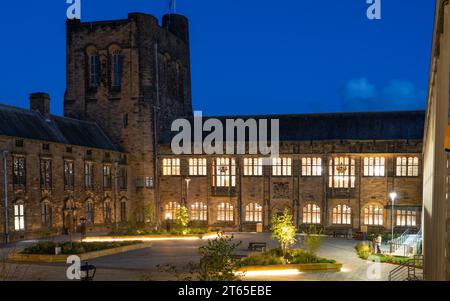 Bangor University Library, College Road, Bangor, Gwynedd, Nordwales. Bild im November 2023. Stockfoto