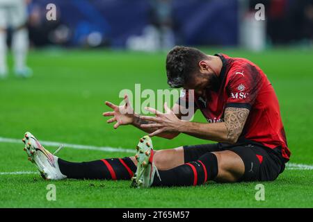 Olivier Giroud vom AC Milan reagiert während des Gruppenspiels der Gruppe F der UEFA Champions League 2023/24 zwischen dem AC Milan und Paris Saint-Germain FC im San Siro Stadium. Endergebnis; AC Milan 2 : 1 Paris Saint-Germain. Stockfoto