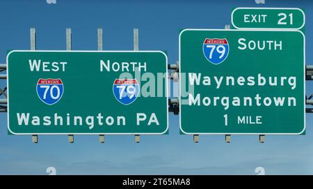 Ausschilderung zur Abfahrt 21 auf der Interstate70 zur Interstate 79 South in Richtung Waynesburg und Morgantown, und weiter auf der I70 West und der I79 North Stockfoto