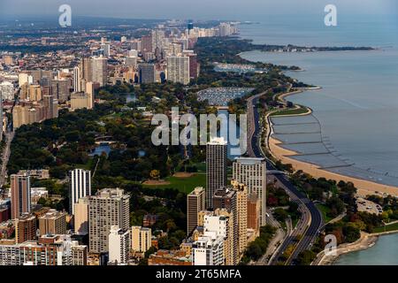 875 North Michigan Avenue ist die Adresse des John Hancock Center. Von der Aussichtsplattform im 94. Stock haben Sie einen guten Überblick über Chicagos Gebäude. Chicago, Usa Stockfoto