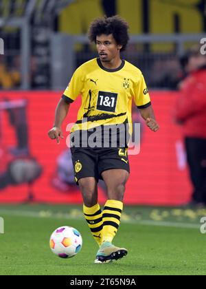 DORTMUND - Karim Adeyemi von Borussia Dortmund während des Bundesliga-Spiels zwischen Borussia Dortmund und FC Bayern MŸnchen am 4. November 2023 im Signal Iduna Park in Dortmund. ANP | Hollandse Hoogte | GERRIT VAN COLOGNE Stockfoto