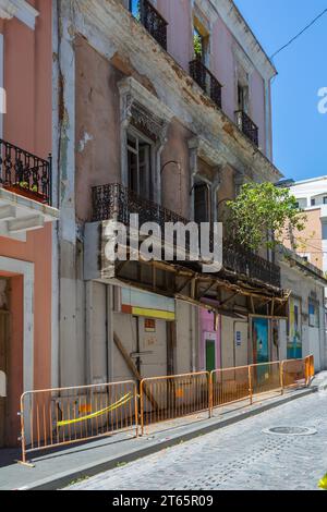 Verlassenes Gebäude in der Fortaliza Street in Old San Juan, Puerto Rico Stockfoto