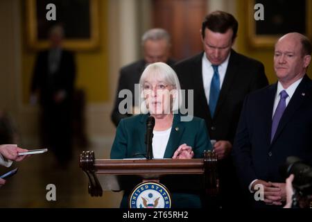 Der US-Senator Patty Murray Democrat von Washington hält am Dienstag, den 7. November 2023, im US-Kapitol in Washington, DC, eine Rede nach dem politischen Mittagessen der Senatsdemokraten. Copyright: XRodxLamkeyx/xCNPx/MediaPunchx Stockfoto