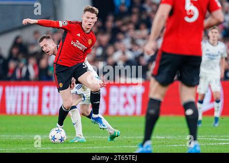 Parken 8. November 2023. FC Kopenhagen Lukas Lerager und Manchester United Scott McTominay kämpfen um den Ball während des UEFA Champions League Group, Einem Fußballspiel zwischen dem FC Kopenhagen und Manchester United am 8. November 2023 in Parken. Stockfoto