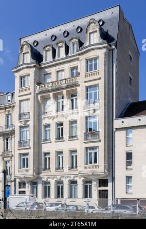 Nancy, Frankreich – Wohngebäude im Jugendstil, erbaut 1908 von Joseph Hornecker. Stockfoto