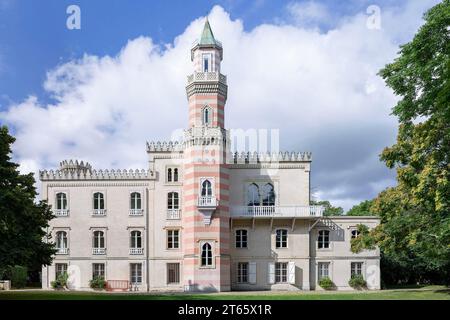 Malzéville, Frankreich - der Schwerpunkt liegt auf La Douëra, einer Villa, die 1856 von Charles Cournault in maurischen Stil umgewandelt wurde. Das Gebäude sieht aus wie eine Moschee. Stockfoto