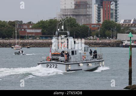 Das Schnelltrainingsboot der Royal Navy HMS SMITER (P272) im Hafen von Portsmouth Stockfoto