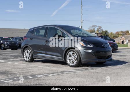 Avon - 5. November 2023: Chevrolet Bolt EV Elektrofahrzeug Display. Chevy stellt den aktuellen Bolt EV und EUV nach dem Modelljahr 2023 ein. Stockfoto