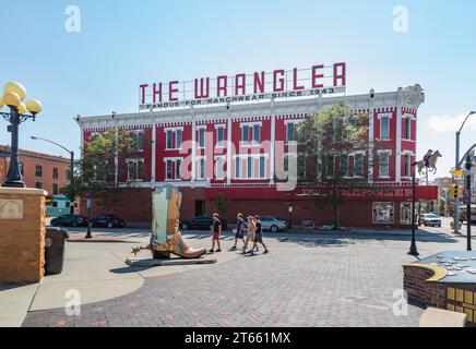 Das historische Gebäude aus dem Jahr 1882 beherbergt den Wrangler-Einzelhandel für Westernkleidung im Stadtzentrum von Cheyenne, Wyoming Stockfoto