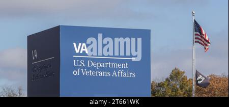 Ft. Wayne - 7. November 2023: U.S. Department of Veterans Affairs. Die VA bietet Gesundheitsdienstleistungen für Militärveteranen an. Banner für Website oder Dokument Stockfoto