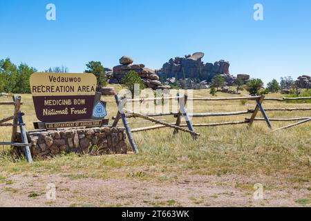 Schild in der Nähe des Eingangs zum Vedauwoo Recreation Area of Medicine Bow National Forest in Wyoming Stockfoto